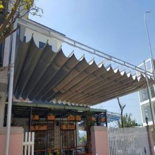 BẠT CUỐN CÓ DÂY CÁP NEO TỰ ĐỘNG