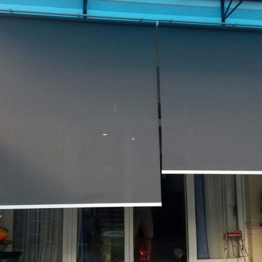RÈM CUỐN BAN CÔNG CHỐNG NẮNG MƯA Ở QUẬN 1