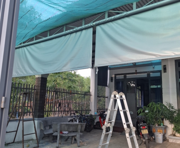 Bạt che mưa nắng tay quay che nắng mưa ngoài trời